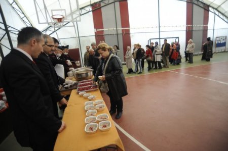 Özel Gökkuşağı Koleji öğrenci ve velilere aşure dağıttı