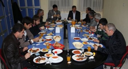 Özel Gönül Koleji, gazetecilere akşam yemeği verdi