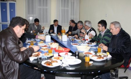 Özel Gönül Koleji, gazetecilere akşam yemeği verdi