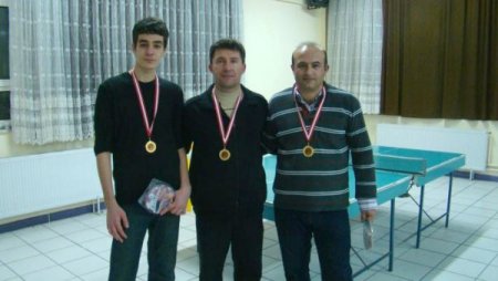 Özel Gönül Koleji'nin velileri, masa tenisinde ter döktü