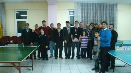Özel Gönül Koleji'nin velileri, masa tenisinde ter döktü