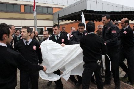 Özel güvenlikçiler, sağlık çalışanlarının çadır kurmasına izin vermedi