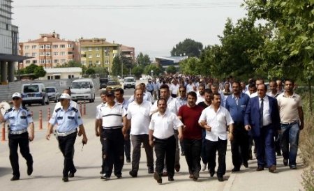 Özel halk otobüsü sahipleri, belediyeye yürüdü