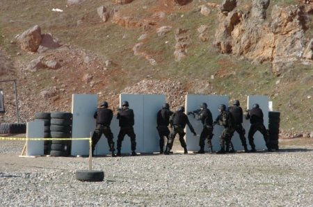 Özel Harekat Timlerinden Rehine Kurtarma Tatbikatı
