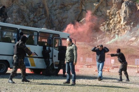 Özel Harekat Timlerinden Rehine Kurtarma Tatbikatı