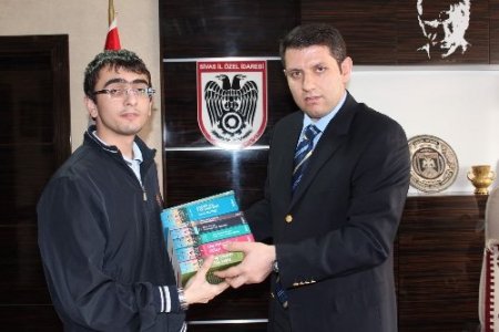 Özel İdare'den YGS'de derece yapan öğrenciye iPad ödülü