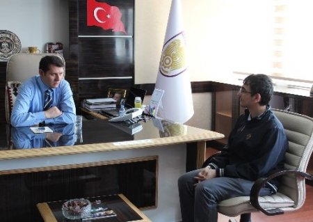 Özel İdare'den YGS'de derece yapan öğrenciye iPad ödülü