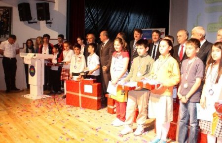 Özel İpek Koleji, başarıyı ödüllendirdi