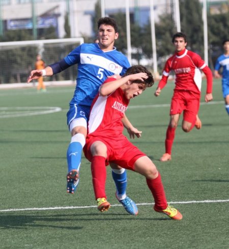 Özel Kemalpaşa Yamanlar Koleji futbolda İzmir birincisi oldu