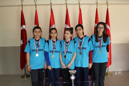 Özel Kızılırmak, badmintonda birinci oldu