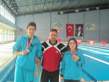 Özel Kızılırmak yüzmede altınları topladı