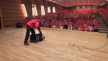 Özel Nilüfer Bademli Koleji'nde deprem semineri düzenlendi