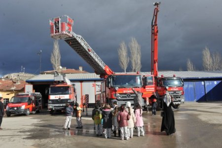 Özel Orhangazi Koleji öğrencileri, itfaiyeyi ziyaret etti