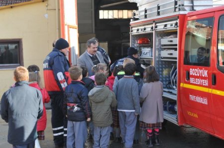 Özel Orhangazi Koleji öğrencileri, itfaiyeyi ziyaret etti