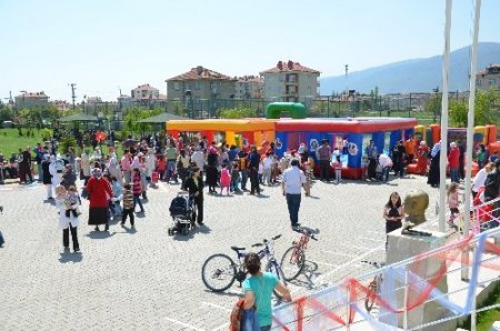 Özel Reyhan’dan miniklere boyama şenliği