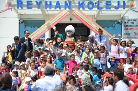 Özel Reyhan’dan miniklere boyama şenliği