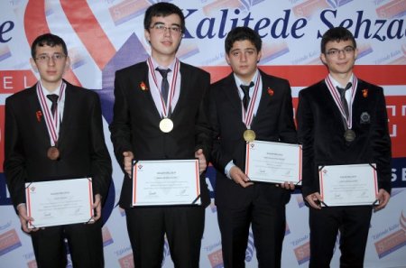 Özel Şehzade Mehmet öğrencileri Ankara'dan 4 madalyayla döndü