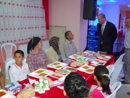 Özel Sina Eğitim Kurumu Zihinsel Engelli Vatandaşları Halkla Kaynaştırdı