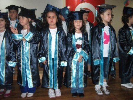 Özel Toros Finike Koleji öğrencileri anneleri için program düzenledi