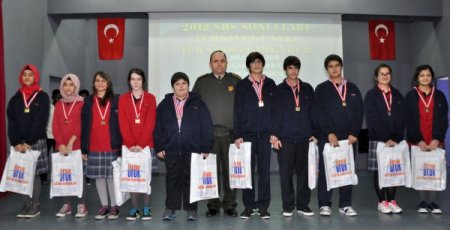 Özel Ufuk Eğitim Kurumları öğrencilerini ödüle boğdu