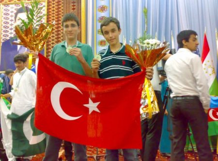 Özel Yamanlar öğrencileri Türkmenistan'dan altınla döndü