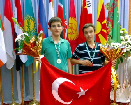 Özel Yamanlar öğrencileri Türkmenistan'dan altınla döndü