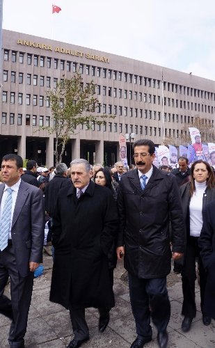 Özgen: Bir yandan terörist, bir yandan akil insan; bu ülkenin trajedisi