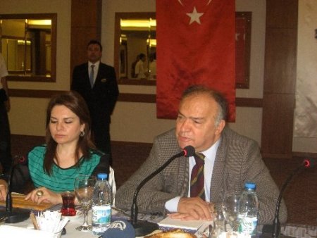 Özgürel: Demokrasinin inşasından önce terör çözülmeli