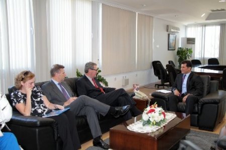 Özgürgün: Downer, müzakerelerin yakın zamanda başlayacağına inanmıyor