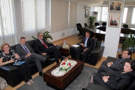 Özgürgün: Downer, müzakerelerin yakın zamanda başlayacağına inanmıyor