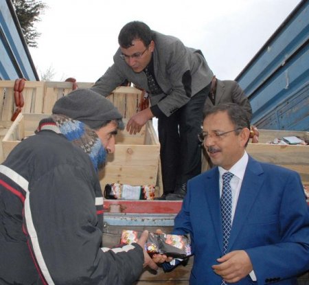 Özhaseki, Kılıçdaroğlu'ndan kazandığı tazminatla 3 buçuk ton sucuk dağıttı