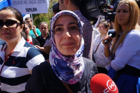 Özür grubu tayini bekleyen öğretmenler çocuklarıyla eylem yaptı