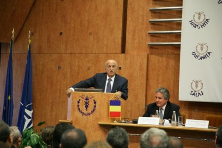 Özyeğin: AB, para pompalamakla krizi çözemez