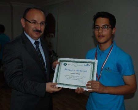 Özyurt Koleji USOBO’dan altın madalya ile döndü