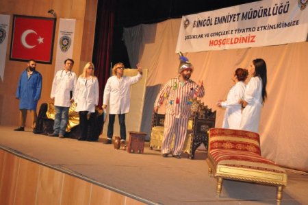 'Padişah-ı Osman'ı ayakta alkışladılar