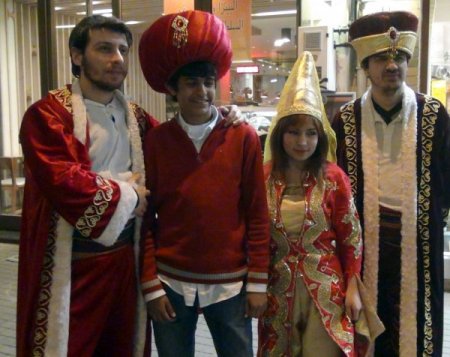 Padişah kıyafetiyle turist avı (Özel)