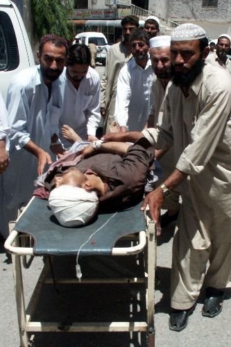 Pakistan'da Bombalı Saldırı: 50 Ölü