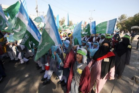 Pakistanlı Kadınlar, Abd’nin Füze Saldırılarına Karşı Yürüdü