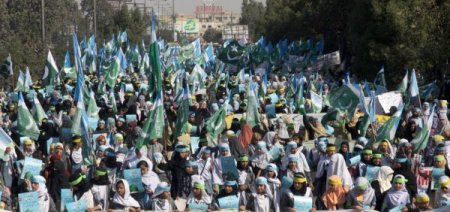 Pakistanlı Kadınlar, Abd’nin Füze Saldırılarına Karşı Yürüdü