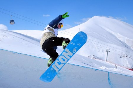 Palandöken'de bu sefer fırtına değil, snowboardçılar esti