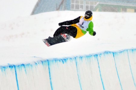 Palandöken’de snowboardçıların idmanı nefes kesti