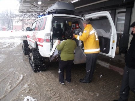 Paletli Kar Ambulansı Hastaların İmdadına Koşuyor