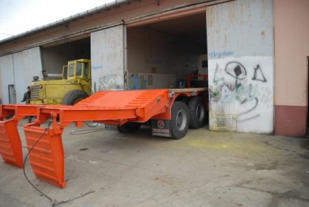 Paletli Kar Ambulansı Karayollarının Üst Geçit Sınırına Takıldı