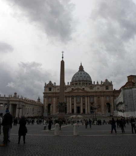 Papa'nın istifası İtalya'da gündemi sarstı