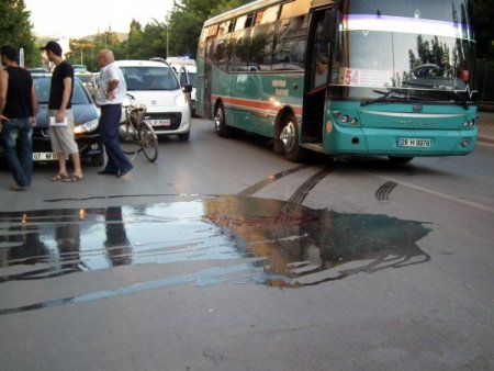 Para Kapmak İsteyen Çocuk Gelin Arabasının Altında Kalıp Öldü