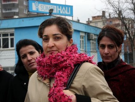 Paralarını Alamayan Usta Öğreticiler Sıkıntılarını Halıya Dokuyor