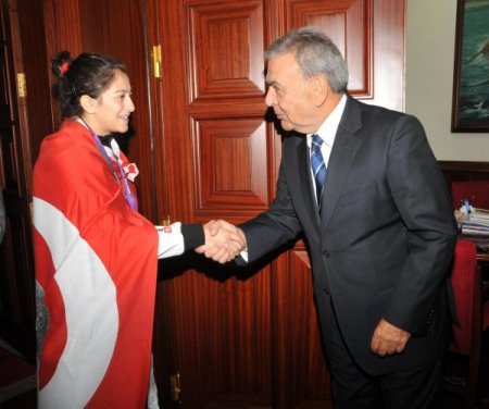 Paralimpik Olimpiyatları'na katılan Duygu, İzmir'in gururu oldu