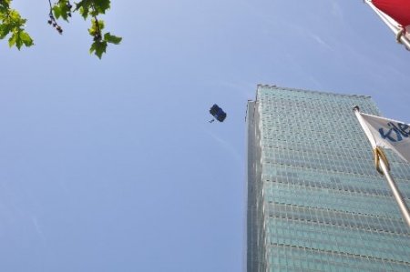 Paraşütçülerden nefes kesen gösteri