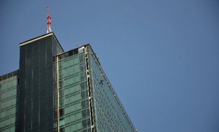 Paraşütçülerden nefes kesen gösteri