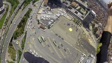 Paraşütçülerden nefes kesen gösteri